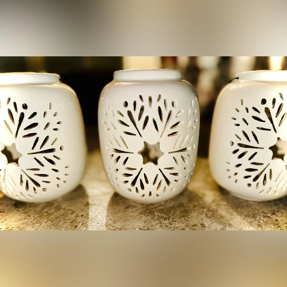 Ceramic Snowflake Candle Decor (Set of 3)…
